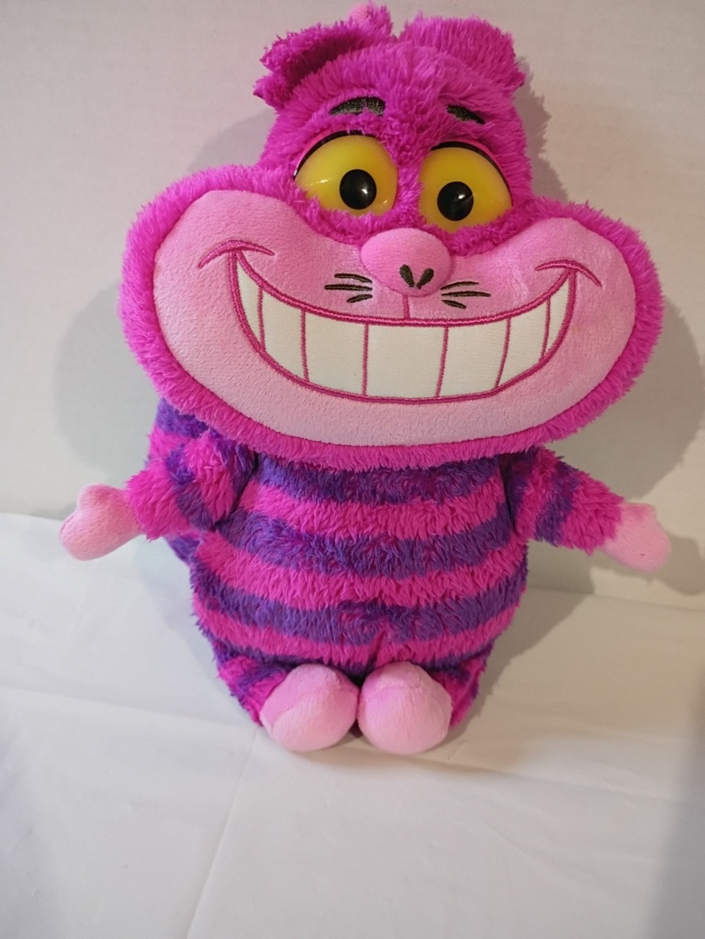 Disney Cheshire Cat Plush Talking Light Up Eyes Alice in Wonderland Pink 10”
